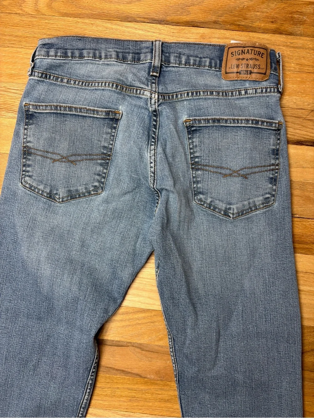Signature Levi Strauss & Co Regular Fit Mens Jeans 31 x 30 Medium Wash Blue